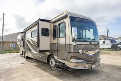 2014 Fleetwood Providence 42M photo 2