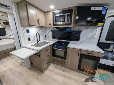 2027 Forest River Flagstaff Super Lite 26SRD photo 17