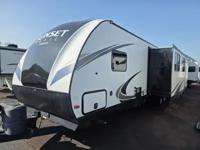 2018 Crossroads Sunset Trail Super Lite SS-331BH photo 2