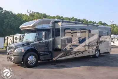 2027 Renegade Verona 40VTR photo 5