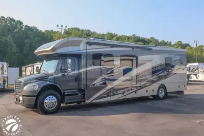2027 Renegade Verona 40VTR photo 2