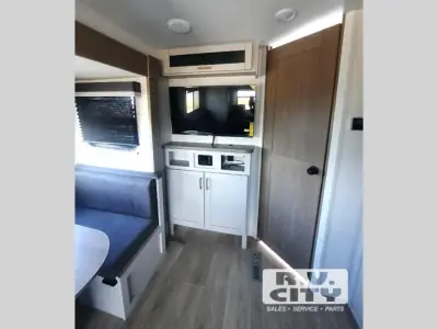 2027 Jayco Jay Flight 262RLSW photo 7