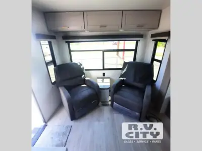 2027 Jayco Jay Flight 262RLSW photo 4