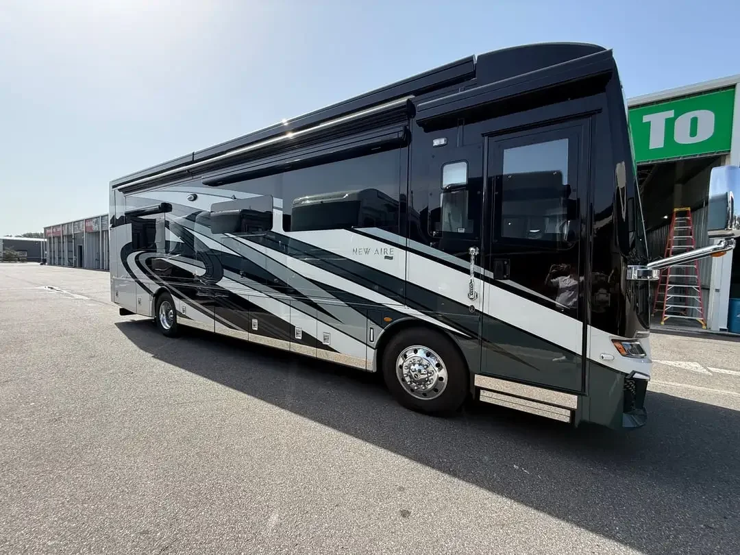 2022 Newmar New Aire 3543 exterior