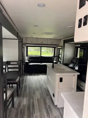 2024 Jayco JAY FLIGHT 340RLK photo 2
