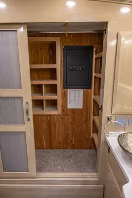 2017 Newmar King Aire 4584 photo 62