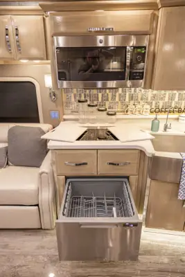 2017 Newmar King Aire 4584 photo 48