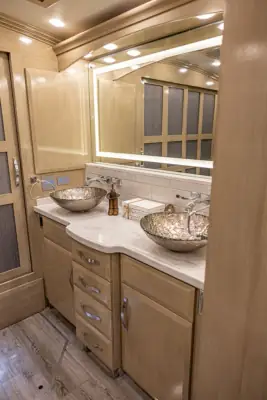 2017 Newmar King Aire 4584 photo 60