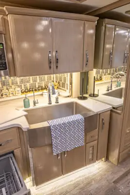 2017 Newmar King Aire 4584 photo 49