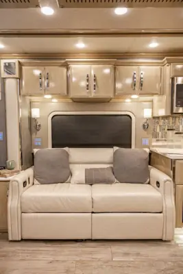 2017 Newmar King Aire 4584 photo 43