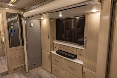 2017 Newmar King Aire 4584 photo 55