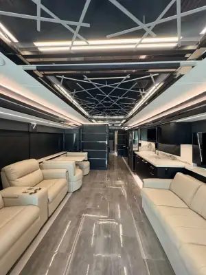 2025 Tiffin Motorhomes Zephyr 45 PZ photo 42