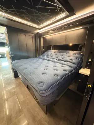 2025 Tiffin Motorhomes Zephyr 45 PZ photo 36