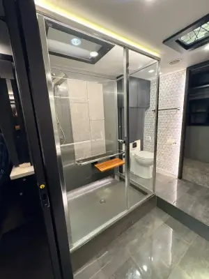 2025 Tiffin Motorhomes Zephyr 45 PZ photo 32