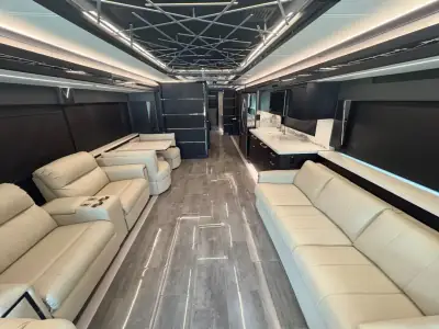 2025 Tiffin Motorhomes Zephyr 45 PZ photo 18