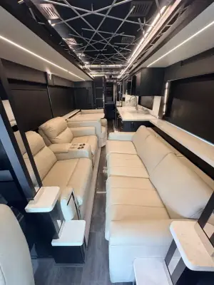 2025 Tiffin Motorhomes Zephyr 45 PZ photo 44