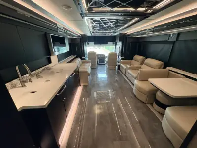 2025 Tiffin Motorhomes Zephyr 45 PZ photo 43