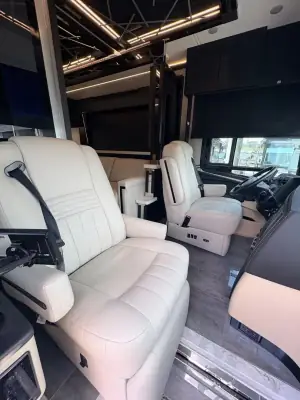 2025 Tiffin Motorhomes Zephyr 45 PZ photo 45