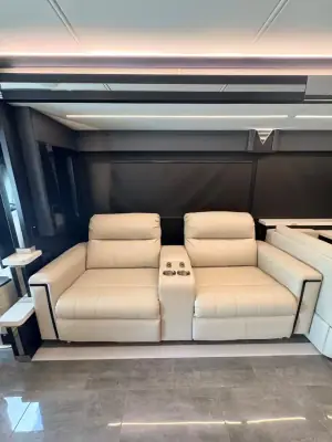2025 Tiffin Motorhomes Zephyr 45 PZ photo 21