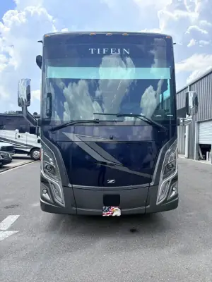 2025 Tiffin Motorhomes Zephyr 45 PZ photo 2