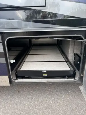 2025 Tiffin Motorhomes Zephyr 45 PZ photo 8