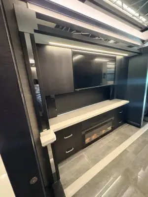 2025 Tiffin Motorhomes Zephyr 45 PZ photo 39
