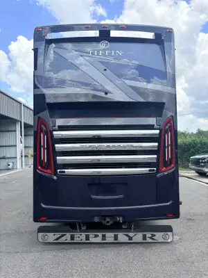 2025 Tiffin Motorhomes Zephyr 45 PZ photo 5