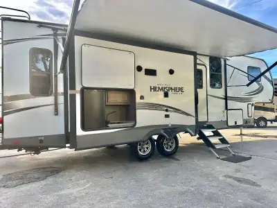 2018 Forest River SALEM HEMISPHERE 29RLSHL photo 2