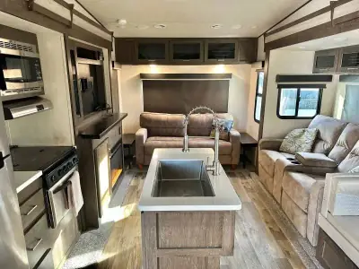 2018 Forest River SALEM HEMISPHERE 29RLSHL photo 19