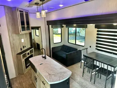 2022 Cherokee ARCTIC WOLF 3770 SUITE photo 24