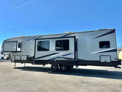 2022 Cherokee ARCTIC WOLF 3770 SUITE photo 7