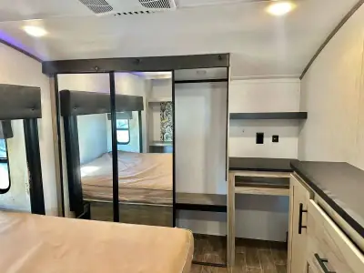 2022 Cherokee ARCTIC WOLF 3770 SUITE photo 3