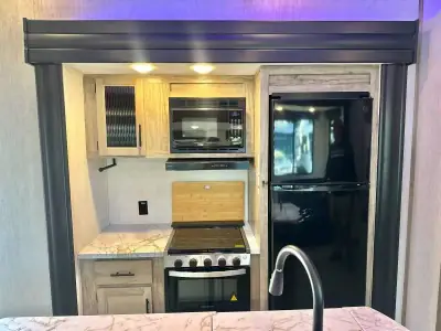 2022 Cherokee ARCTIC WOLF 3770 SUITE photo 18
