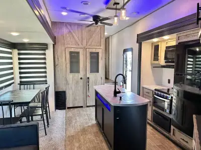 2022 Cherokee ARCTIC WOLF 3770 SUITE photo 15