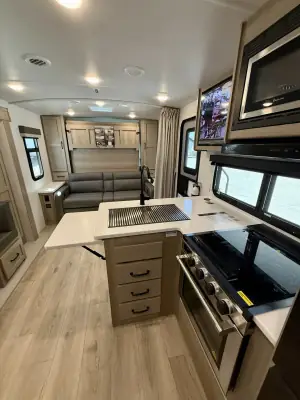 2025 Forest River Rockwood Mini Lite 2214S photo 33