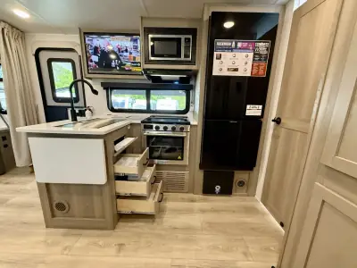 2025 Forest River Rockwood Mini Lite 2214S photo 28