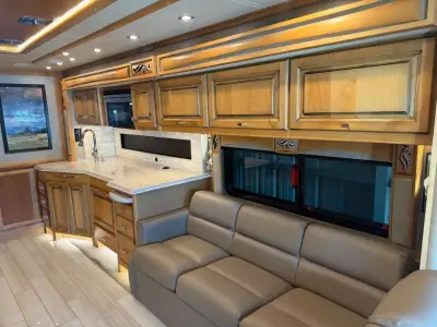 2019 Tiffin Motorhomes Phaeton 40 IH photo 9