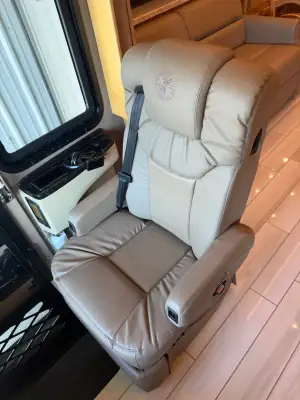 2019 Tiffin Motorhomes Phaeton 40 IH photo 33