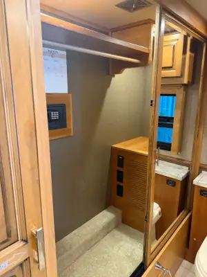 2019 Tiffin Motorhomes Phaeton 40 IH photo 40