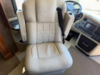 2015 Tiffin Motorhomes PHAETON 40 AH photo 10