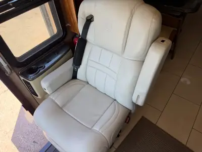 2015 Tiffin Motorhomes PHAETON 40 AH photo 9