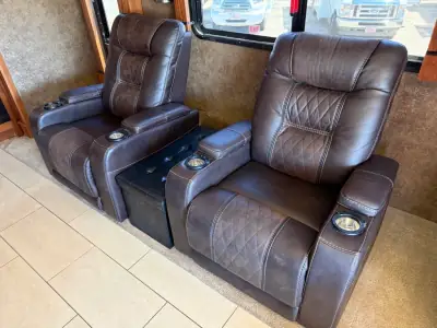 2015 Tiffin Motorhomes PHAETON 40 AH photo 11