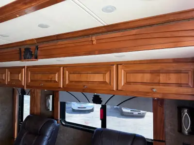 2015 Tiffin Motorhomes PHAETON 40 AH photo 12