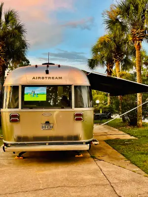 Used 2017 Airstream Flying Cloud 27FB Queen