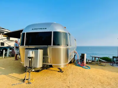 2017 AIRSTREAM FLYING CLOUD photo 3