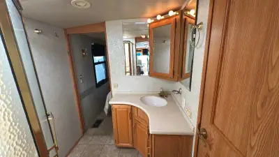 2005 Winnebago Journey Series 36G 350hp photo 20