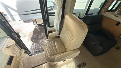 2005 Winnebago Journey Series 36G 350hp photo 9