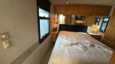 2005 Winnebago Journey Series 36G 350hp photo 28