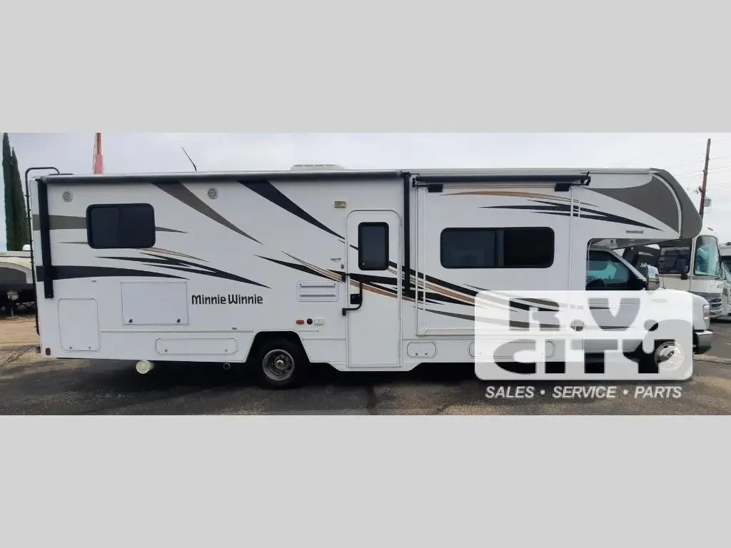 2017 Winnebago Minnie Winnie 31D exterior