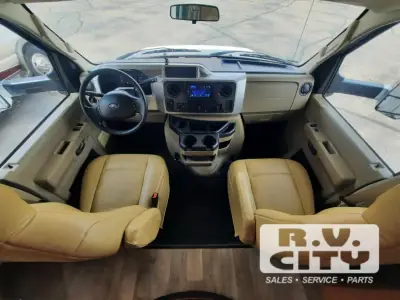 2017 Winnebago Minnie Winnie 31D photo 4